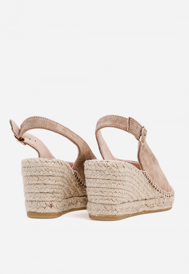 Sandalia de cuña de esparto Macarena Ana 24 en piel para un verano con estilo mediterráneo