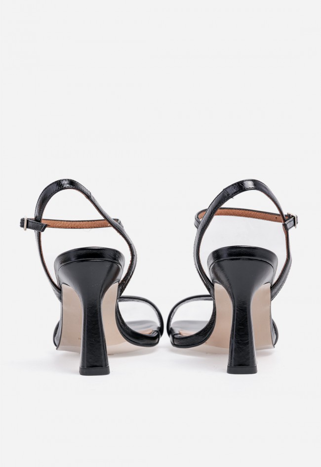 Sandalia de tacón Ángel Alarcón 23053-077r negra en piel para elevar tus looks con elegancia