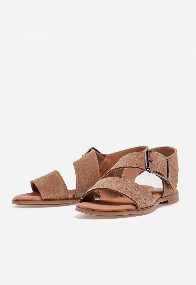 Sandalia plana VAS Naira en piel color cuero para un estilo natural y sofisticado