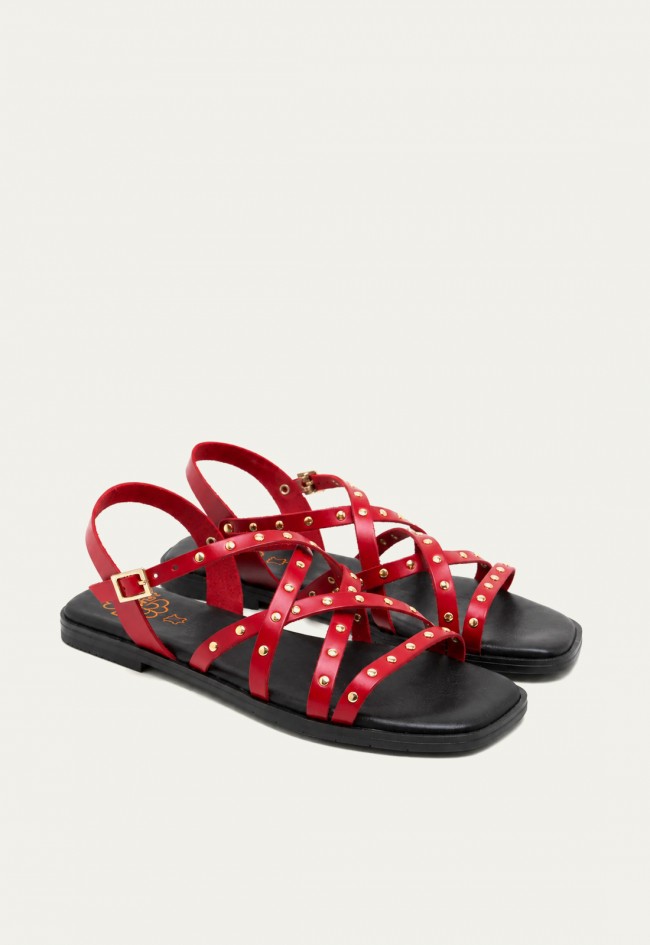 Sandalia plana mujer Porronet Blair en piel roja con tachuelas – estilo mediterráneo con carácter