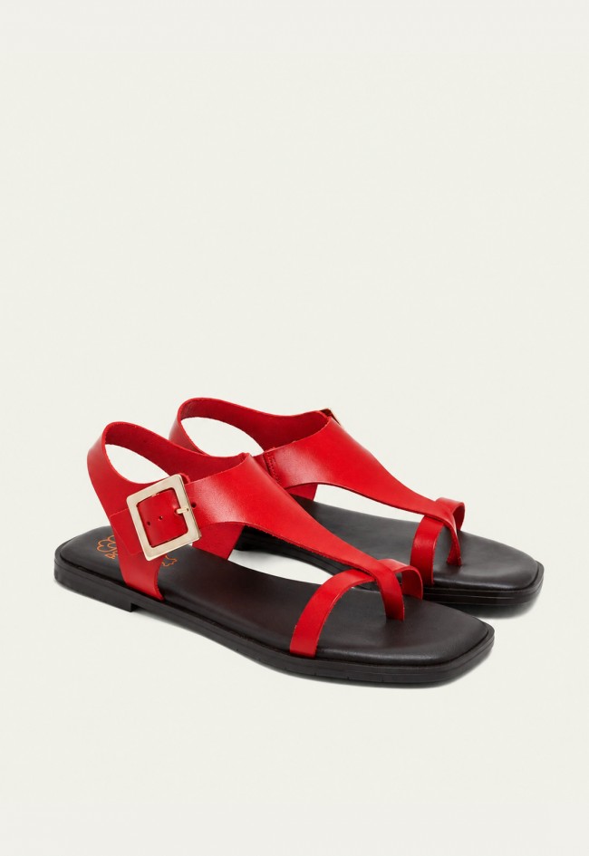 Sandalia plana mujer Porronet Berta en piel roja con hebilla – elegancia mediterránea para destacar