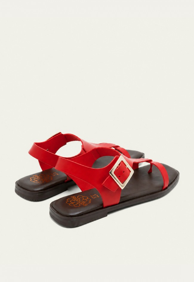 Sandalia plana mujer Porronet Berta en piel roja con hebilla – elegancia mediterránea para destacar