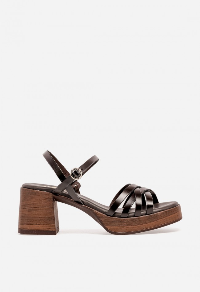 Sandalia de mujer GLO en piel moka con plataforma – elegancia chocolate para looks con altura