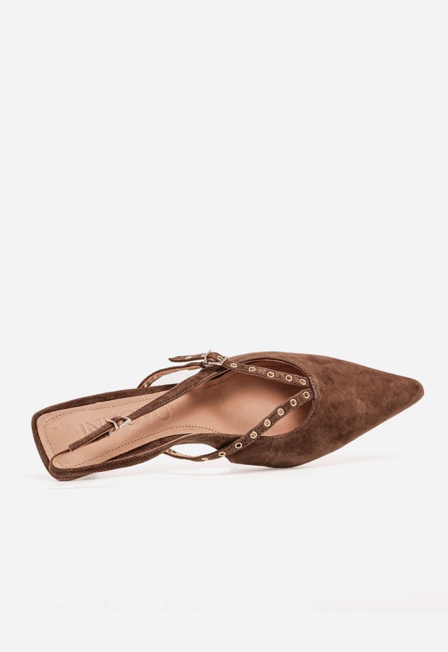 Zapato destalonado Inuovo moka en piel con pulsera joya