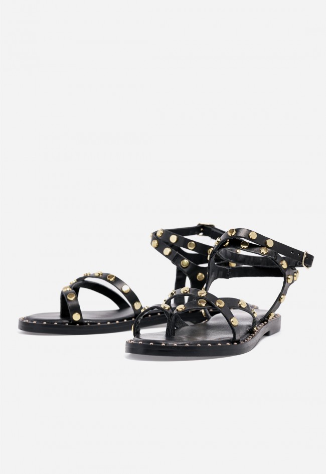 Sandalia plana de mujer VAS en piel negra con tachuelas, actitud chic para el verano
