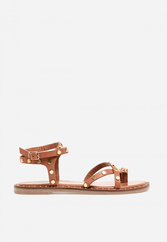 Sandalia plana de mujer VAS en piel cuero con tachuelas, estilo mediterráneo con actitud