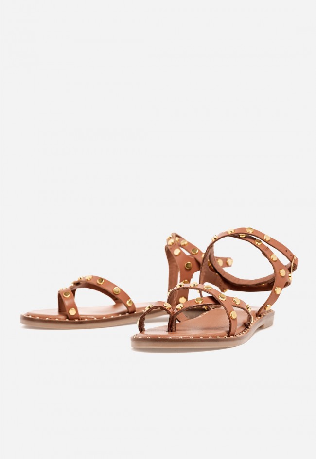 Sandalia plana de mujer VAS en piel cuero con tachuelas, estilo mediterráneo con actitud