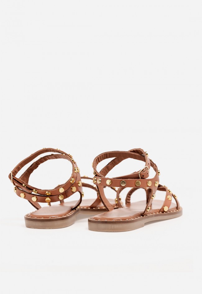 Sandalia plana de mujer VAS en piel cuero con tachuelas, estilo mediterráneo con actitud