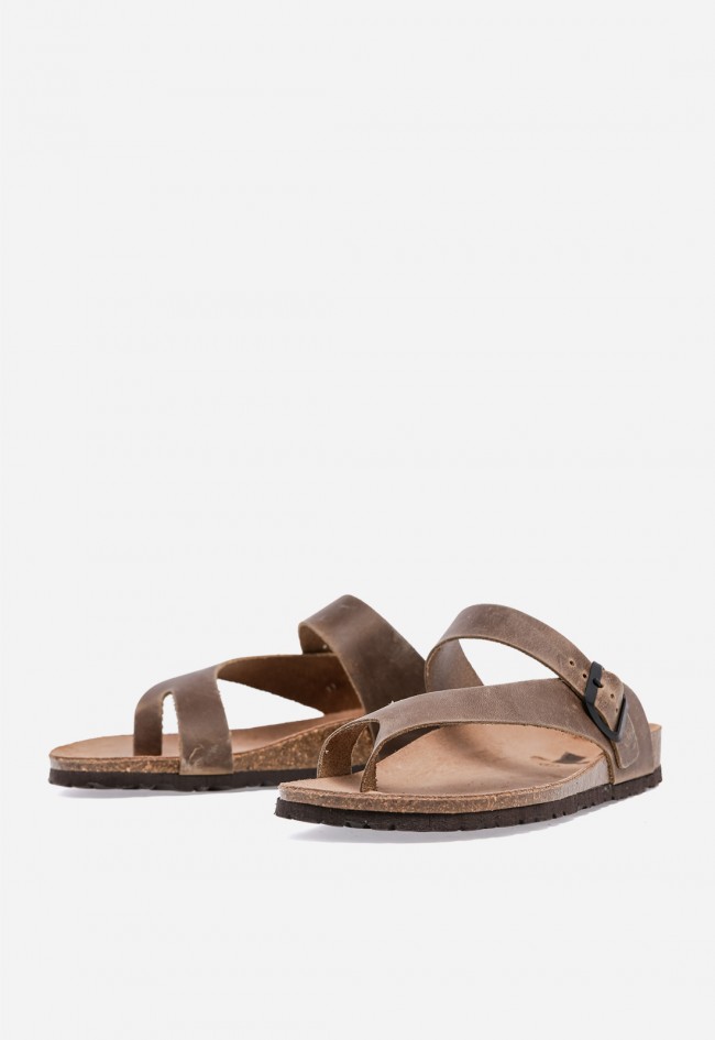 Sandalia bio de hombre en piel kaki con tiras cruzadas, comodidad natural para pisar con estilo