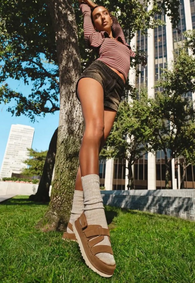 Sandalias de mujer UGG Goldenstar Gleam de ante camel, confort elevado con actitud