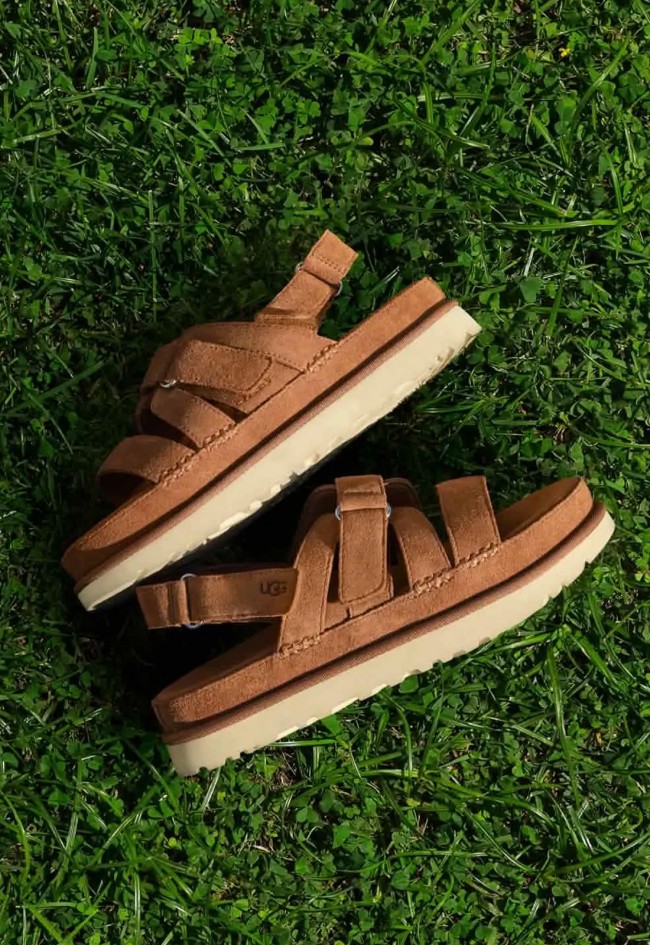 Sandalias de mujer UGG Goldenstar Gleam de ante camel, confort elevado con actitud