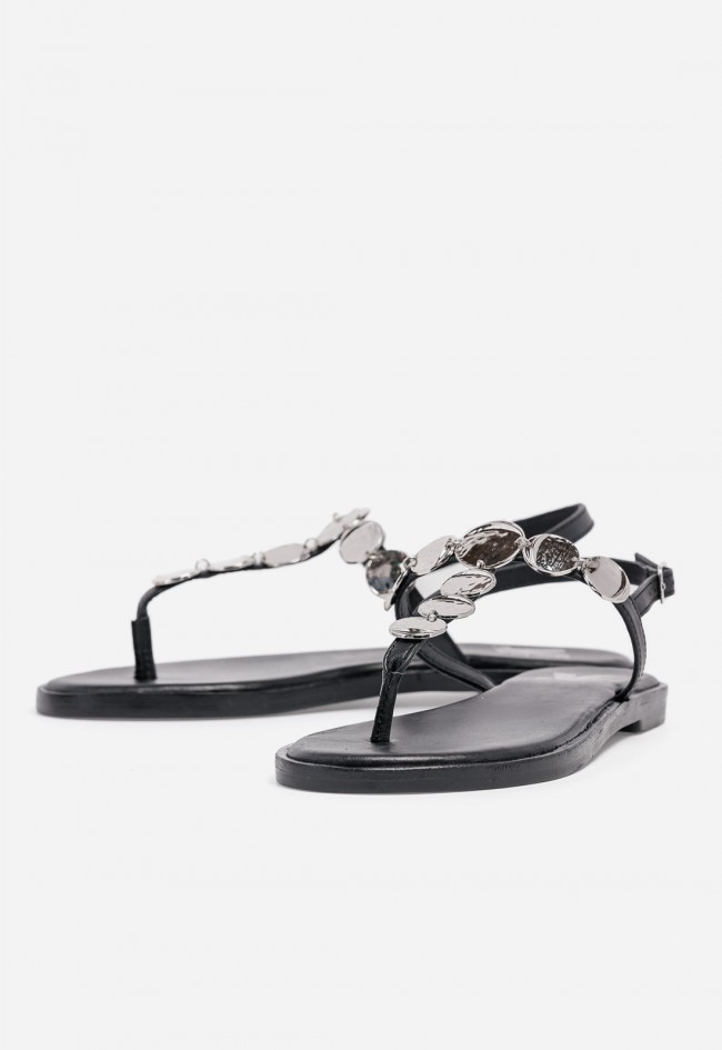 Sandalia plana de mujer VAS en piel negra con detalle joya, elegancia effortless para brillar cada día
