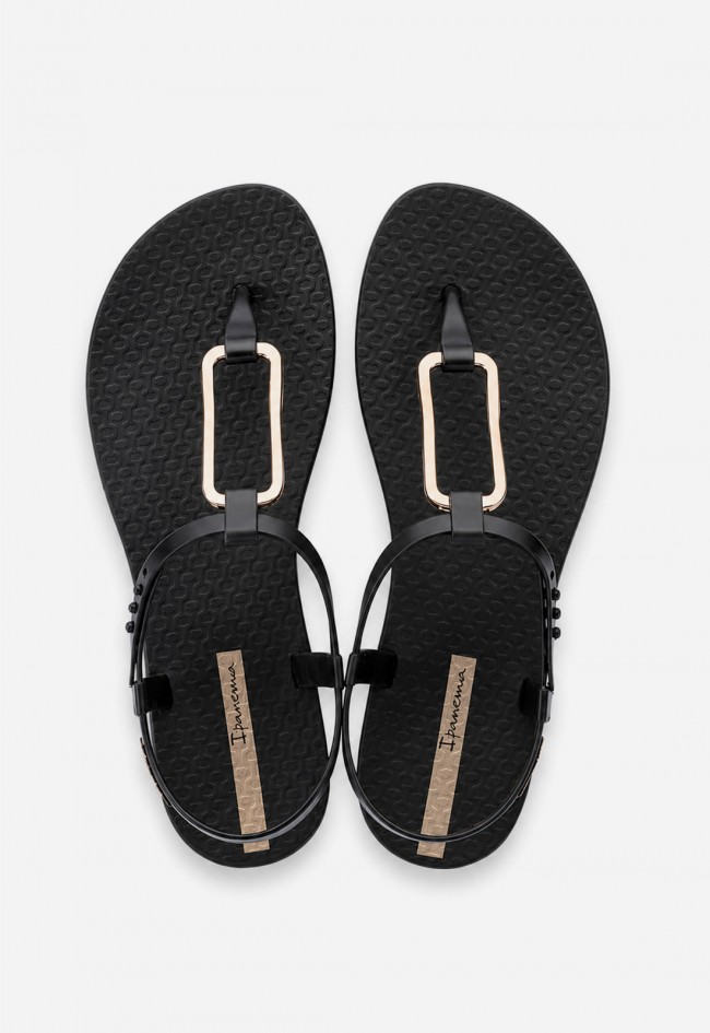 Sandalia de mujer Ipanema Class Modern negra con detalle metálico, elegancia effortless para brillar en verano