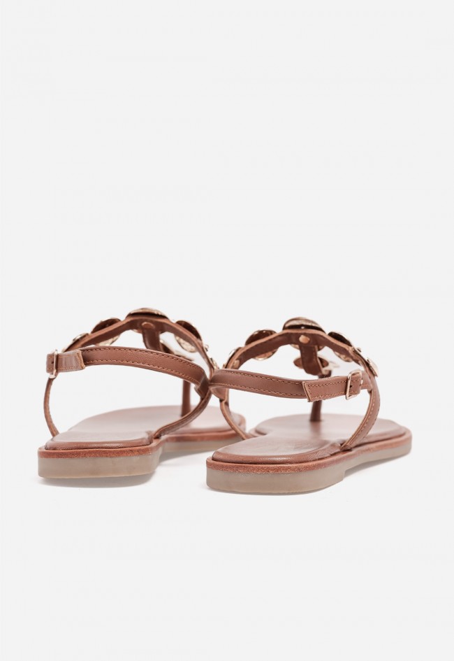Sandalia plana de mujer VAS en piel color cuero con adornos dorados, brillo mediterráneo
