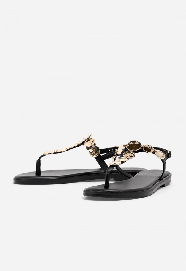 Sandalia plana de piel VAS RSP-10733 negra con adorno dorado, elegancia que ilumina tus pasos