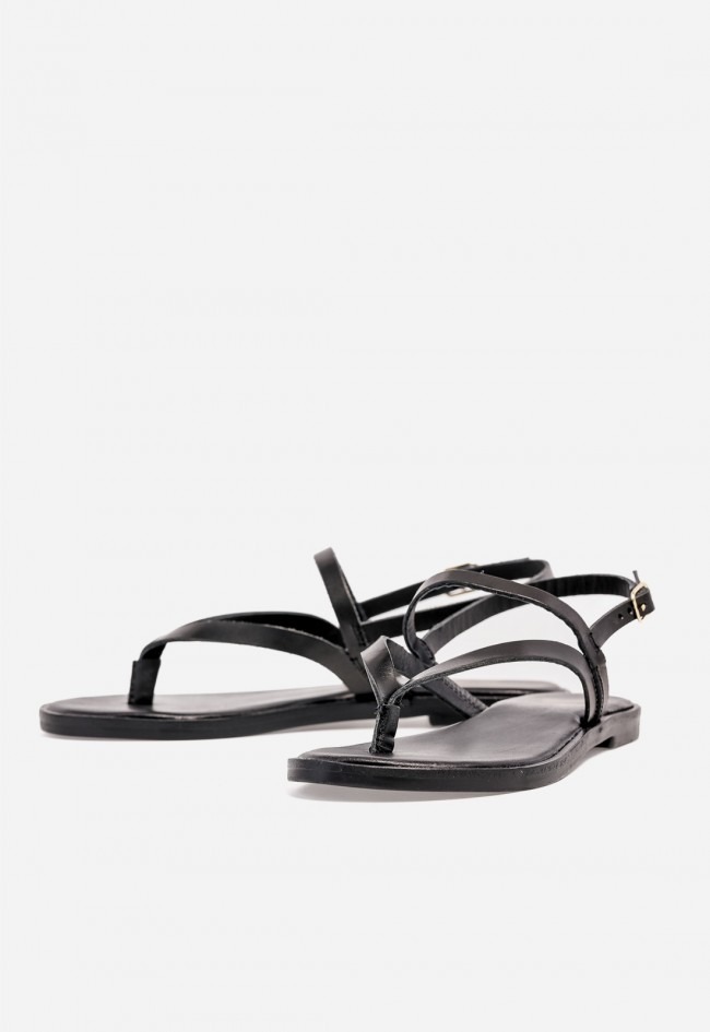 Sandalia plana de piel mujer VAS RSP-11953 negra con hebilla, minimalismo chic para pisar el verano