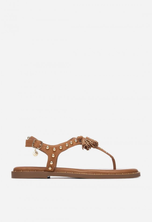 Sandalia plana mujer Xti 14547101 cuero con borlas y tachas, espíritu boho para un verano con actitud