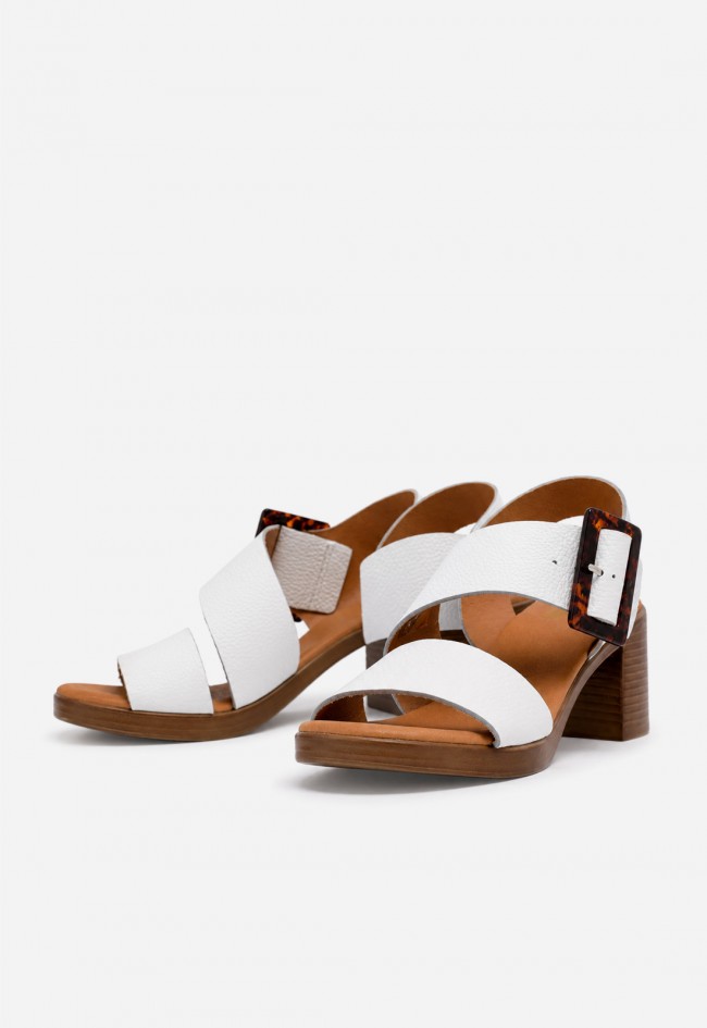 Sandalia de tacón mujer VAS New Gotica piel blanca con hebilla maxi, estilo que conquista