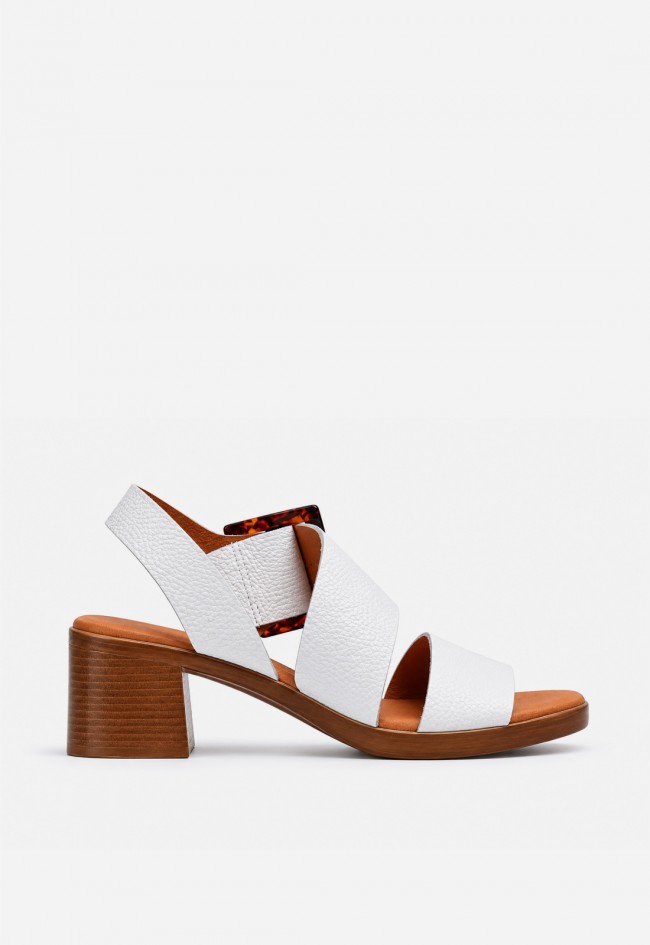 Sandalia de tacón mujer VAS New Gotica piel blanca con hebilla maxi, estilo que conquista