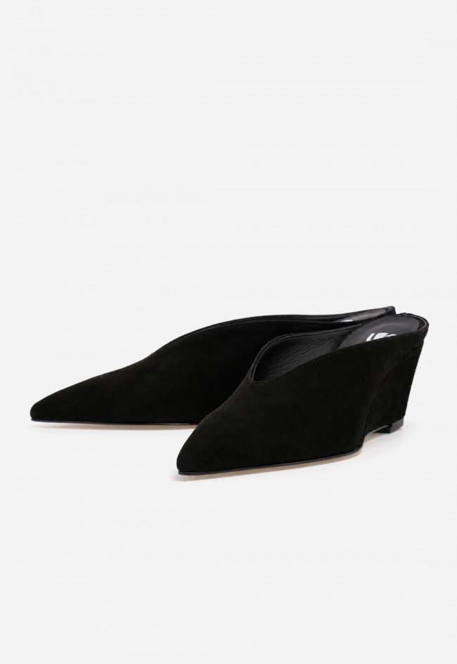 Zapato mule de mujer GLO Simo negro en piel con cuña, elegancia effortless