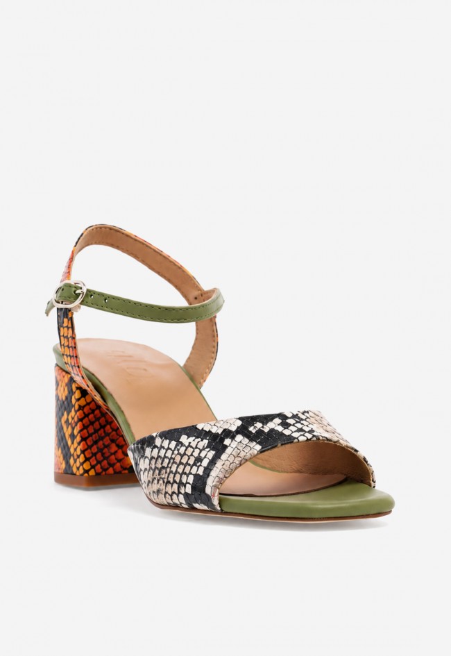Sandalia GLO Chija en piel con estampado animal print y diseño exclusivo