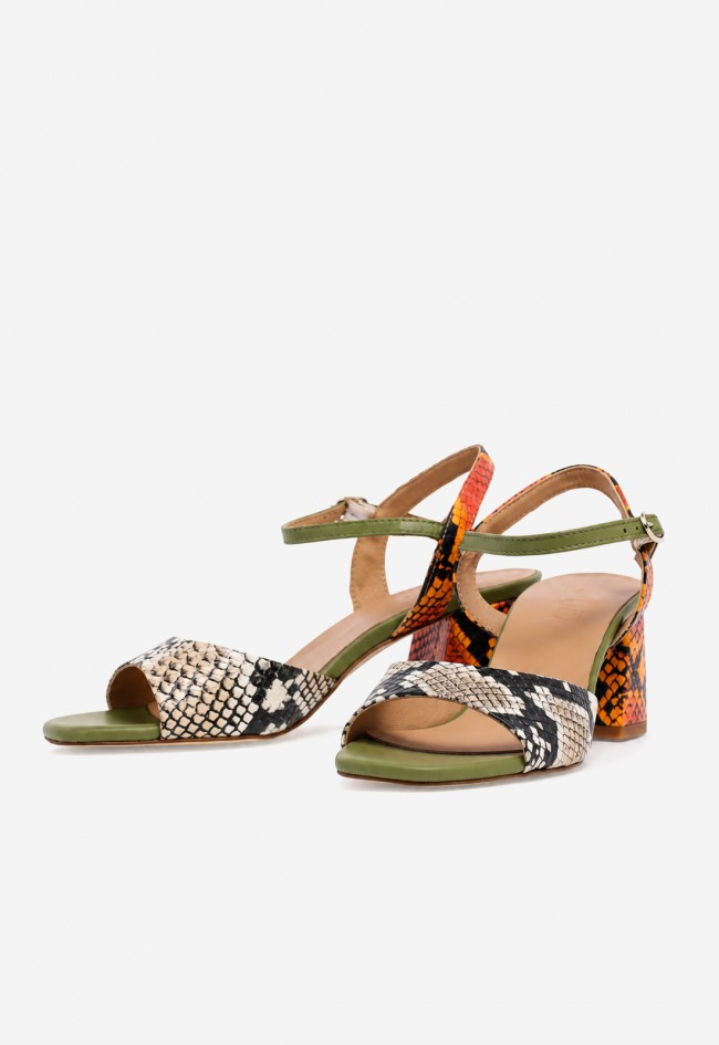 Sandalia GLO Chija en piel con estampado animal print y diseño exclusivo