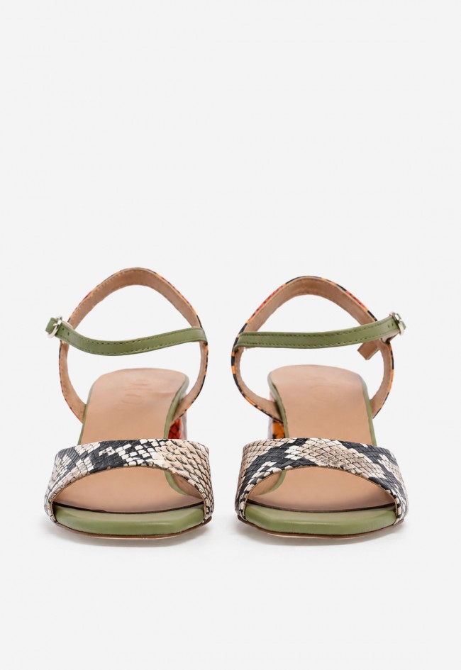 Sandalia GLO Chija en piel con estampado animal print y diseño exclusivo
