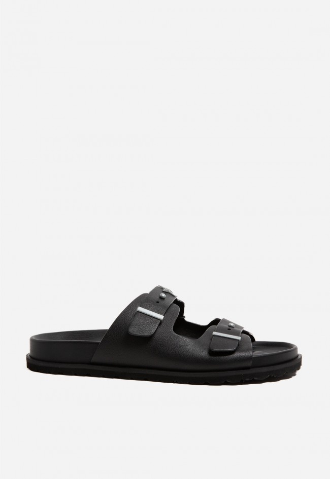 Sandalias Cetti de hombre en piel negra con doble hebilla y suela track