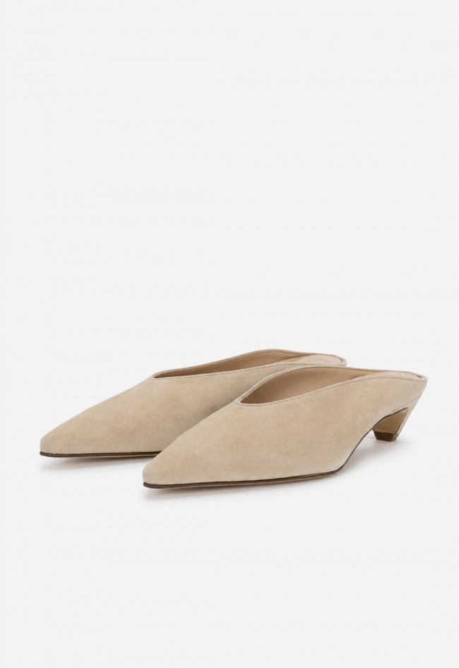 Zapatos Glo Edda 2785 de mujer en piel beige estilo mule con puntera fina