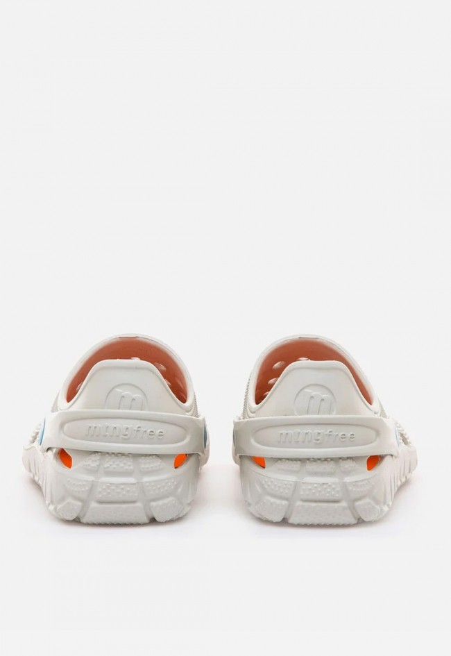 Zuecos Mustang Free Care de hombre blancos barefoot con diseño flexible y transpirable