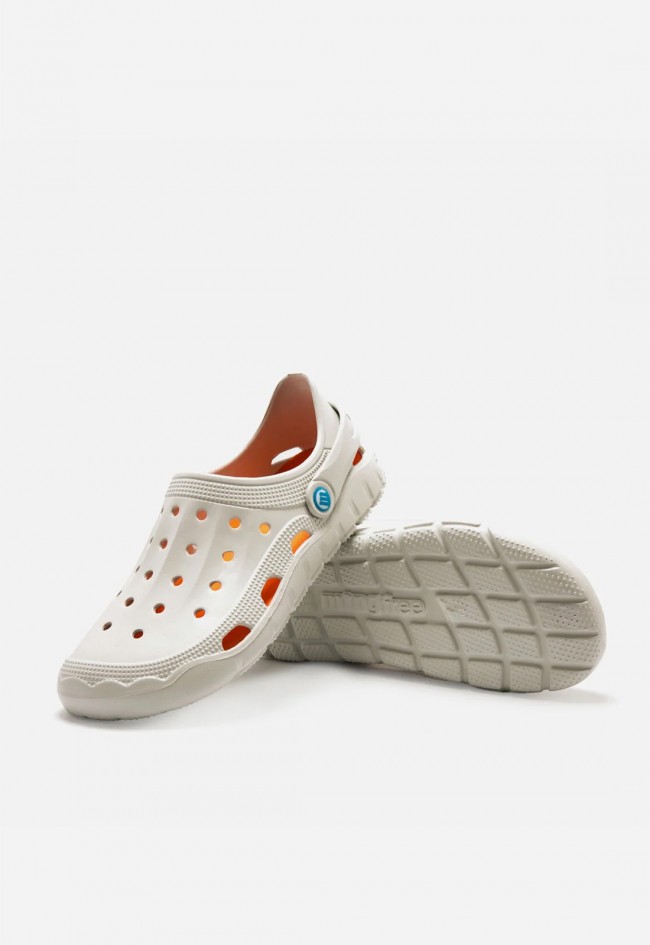 Zuecos Mustang Free Care de hombre blancos barefoot con diseño flexible y transpirable