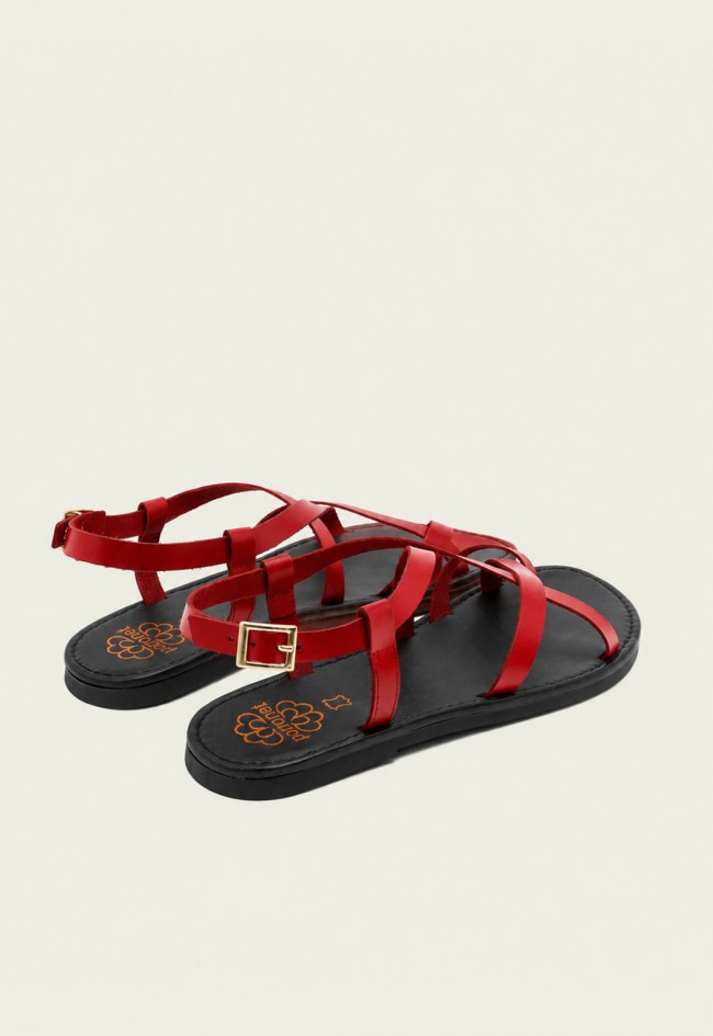 Sandalia plana Porronet Abril roja en piel con tiras, comodidad artesanal para un verano con personalidad