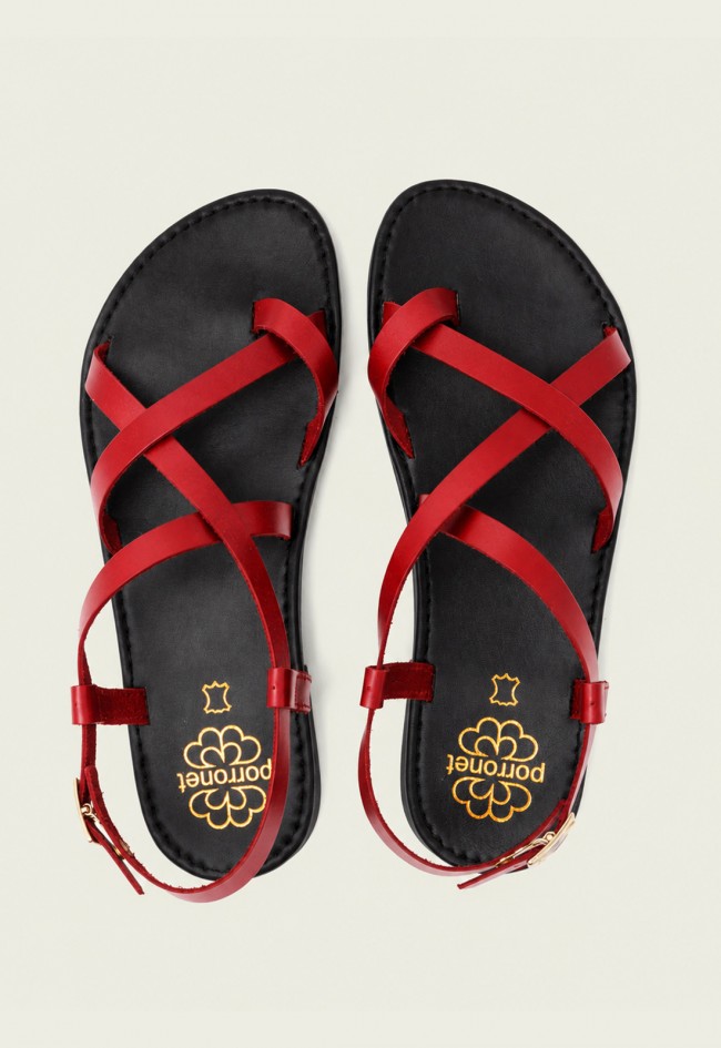 Sandalia plana Porronet Abril roja en piel con tiras, comodidad artesanal para un verano con personalidad