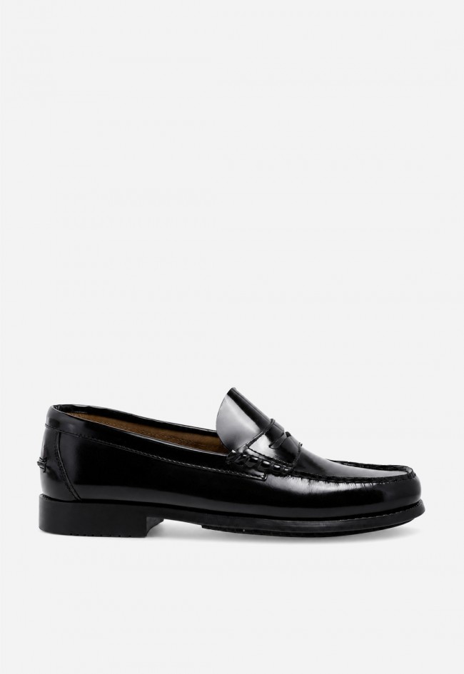 Mocasín de piel negra Benson con acabado brillante, elegancia urbana con actitud