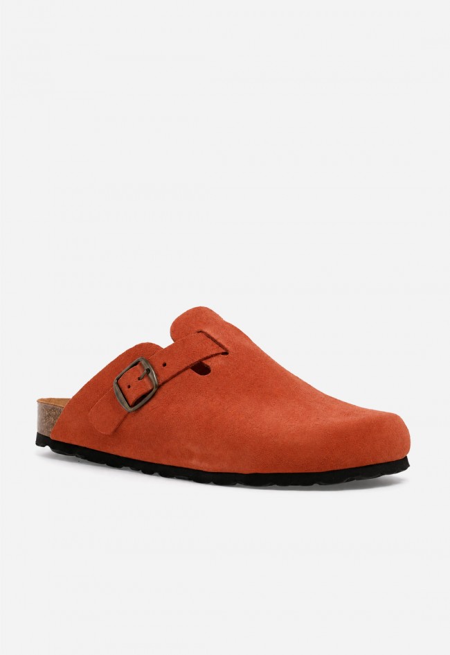 Zueco de piel caldera VAS 355 S con hebilla, el toque cálido que eleva tus looks