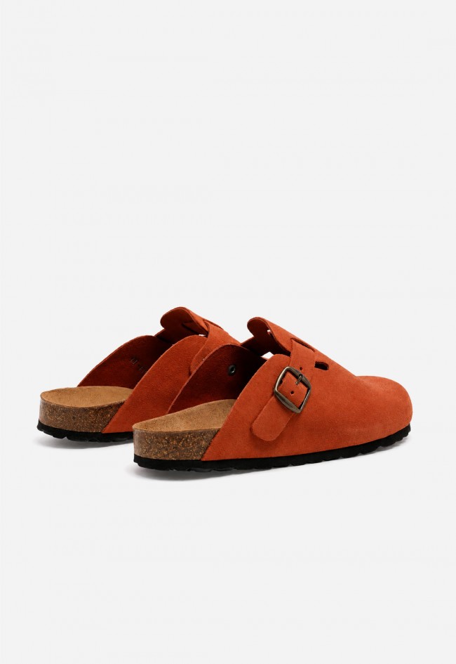 Zueco de piel caldera VAS 355 S con hebilla, el toque cálido que eleva tus looks