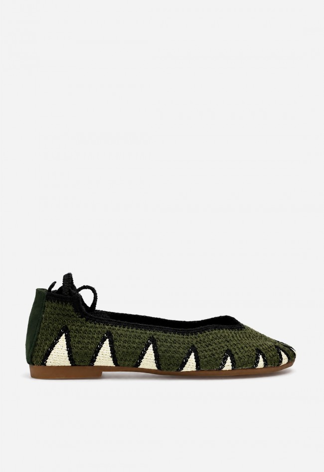 Manoletina verde con cordones Identity AW-5701, artesanía que transforma tu look
