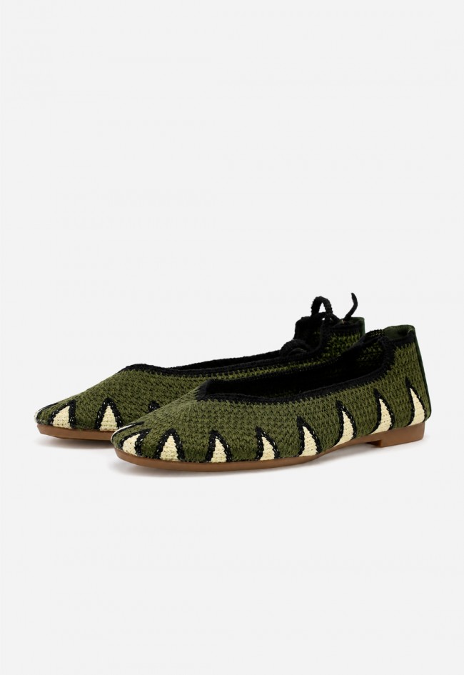 Manoletina verde con cordones Identity AW-5701, artesanía que transforma tu look