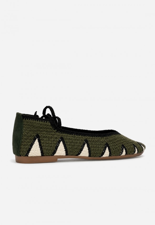 Manoletina verde con cordones Identity AW-5701, artesanía que transforma tu look