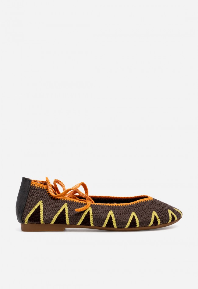 Manoletina trenzada marrón con cordones naranjas Identity AW-5701, pura actitud artesanal