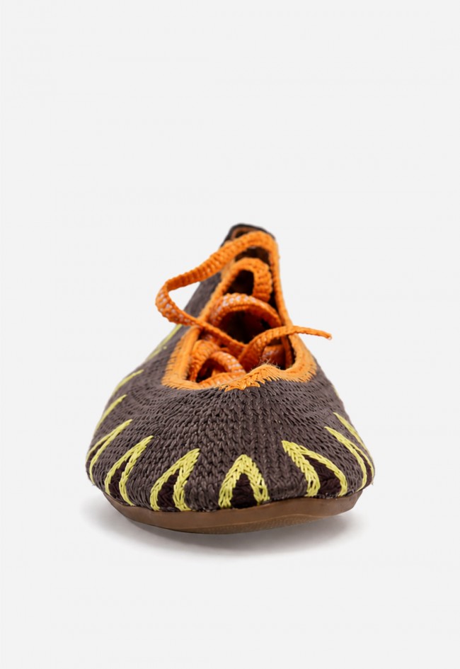 Manoletina trenzada marrón con cordones naranjas Identity AW-5701, pura actitud artesanal