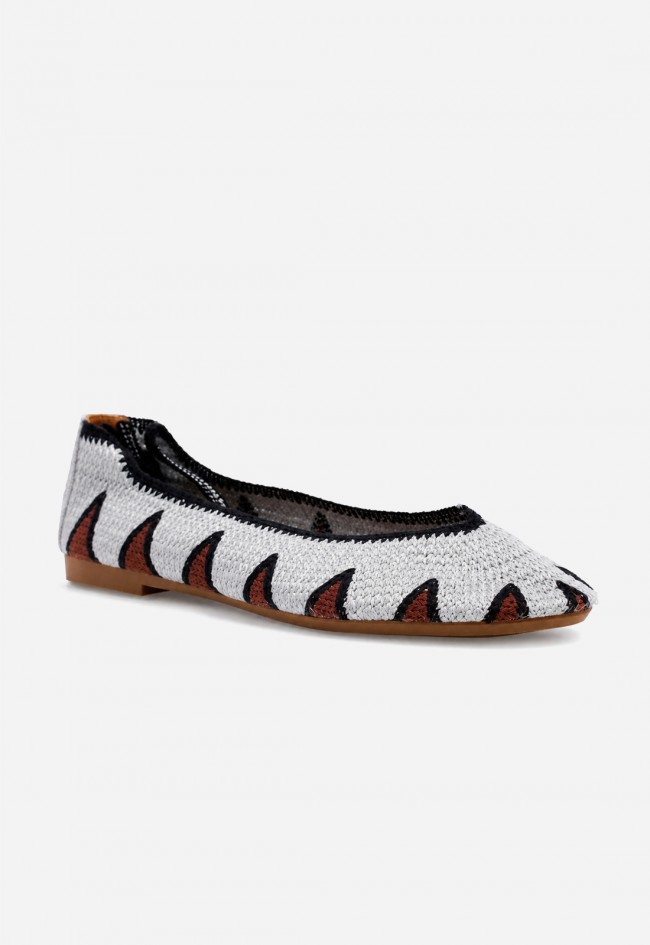 Manoletina trenzada blanca y negra Identity AW-5701, un icono boho para destacar