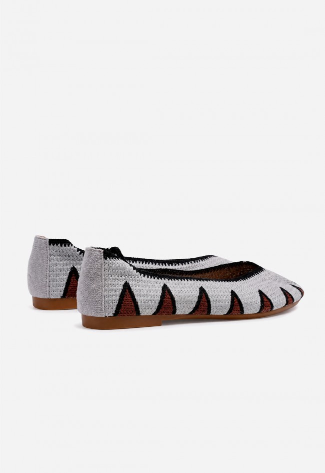 Manoletina trenzada blanca y negra Identity AW-5701, un icono boho para destacar