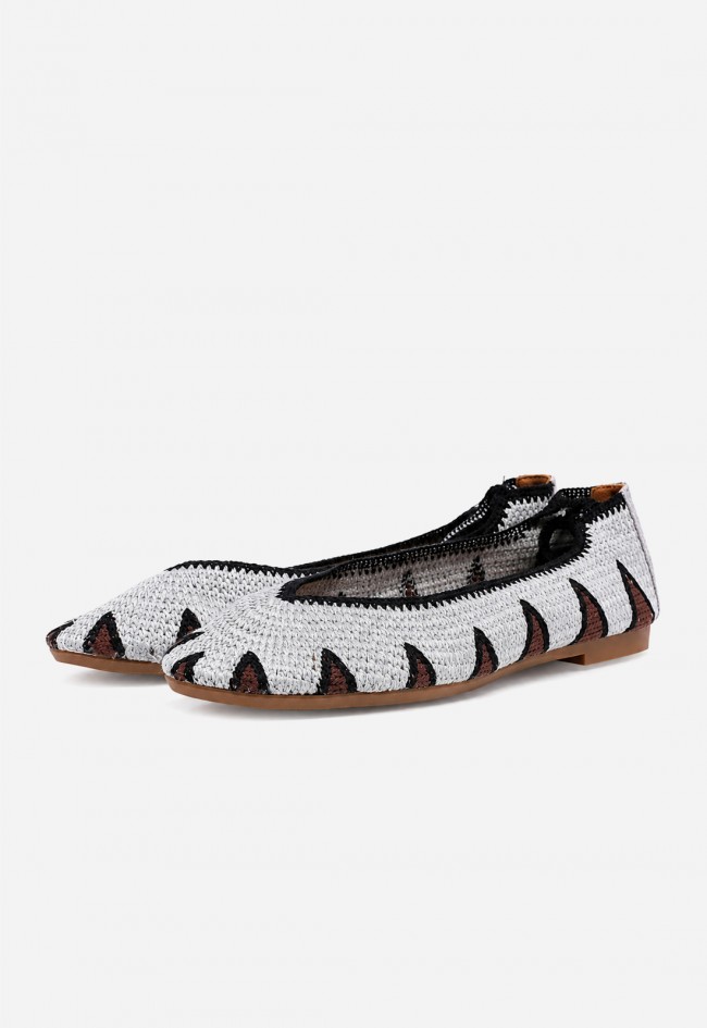 Manoletina trenzada blanca y negra Identity AW-5701, un icono boho para destacar