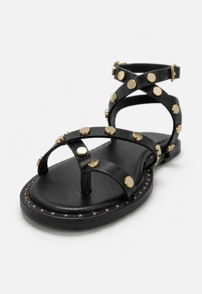 Sandalia plana de mujer VAS en piel negra con tachuelas, actitud chic para el verano