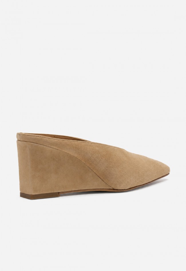 Zapato mule de cuña Canapé 1302 en piel camel – elegancia minimalista para elevar tus looks