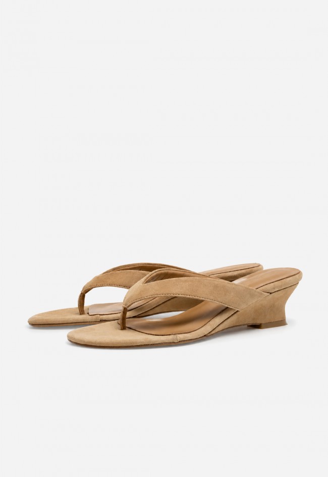 Sandalias mule de dedo en piel camel Canapé 2890 – elegancia minimalista para destacar