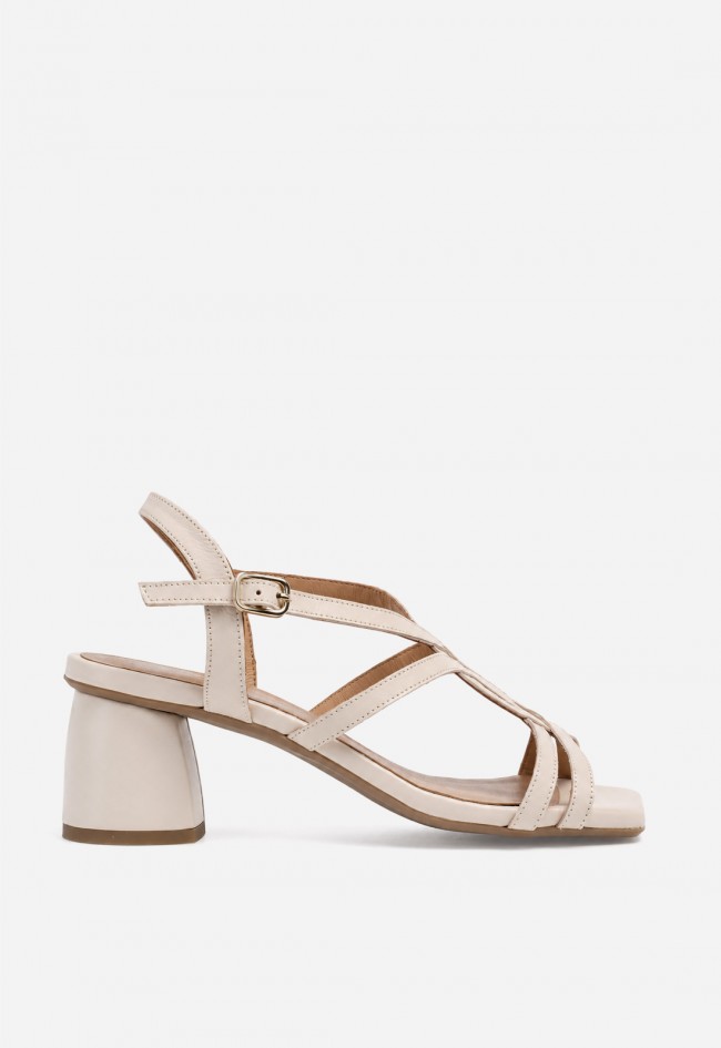 Sandalias de tacón blancas Glo Satra en piel con tiras entrelazadas – elegancia luminosa para tus looks especiales