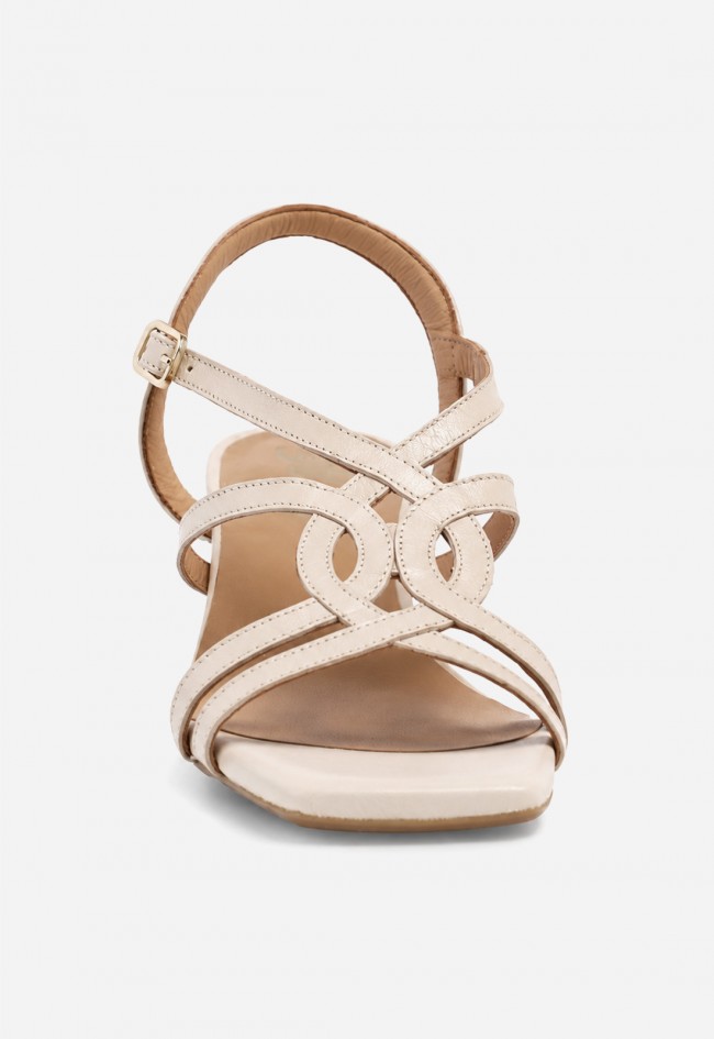 Sandalias de tacón blancas Glo Satra en piel con tiras entrelazadas – elegancia luminosa para tus looks especiales