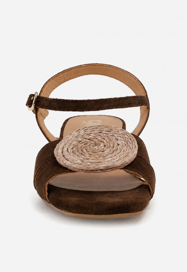 Sandalias de piel Glo Cora marrón con detalle trenzado – el toque boho chic que transforma tus looks